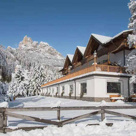 X Alp Hotel Pozza di Fassa